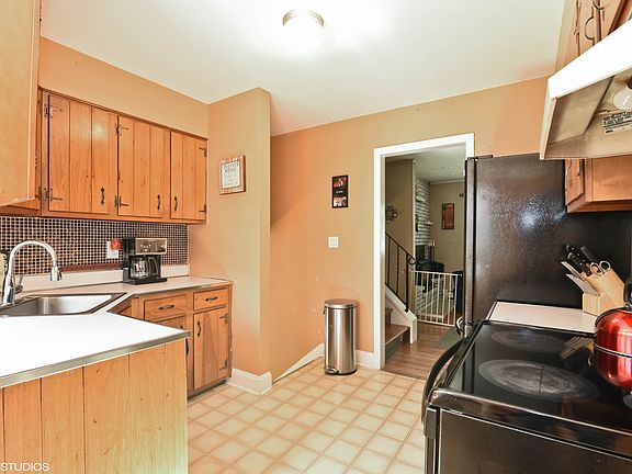 4th image of 422 Hill St