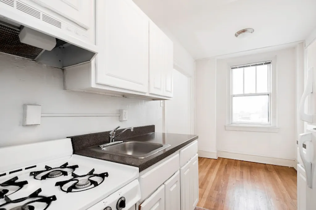 Embassy Apartments — Photo 4
