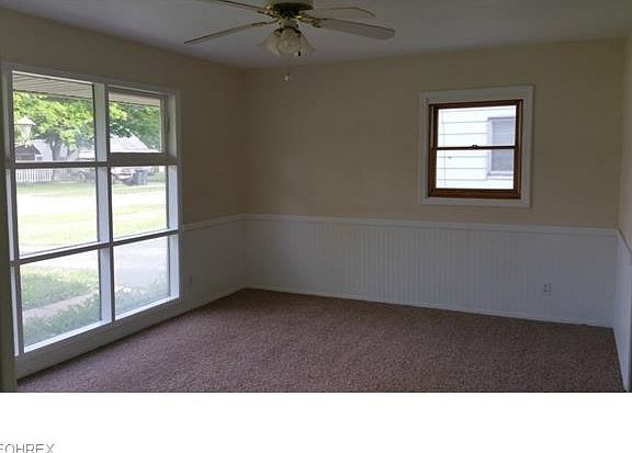 5th image of 166 N Beverly Ave