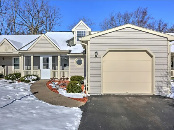 111 Foxmeadow Dr, Liverpool, NY 13088