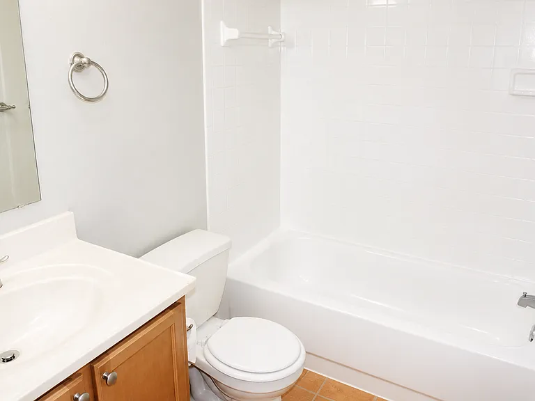220 Lake Parsons Grn #206 — Photo 7