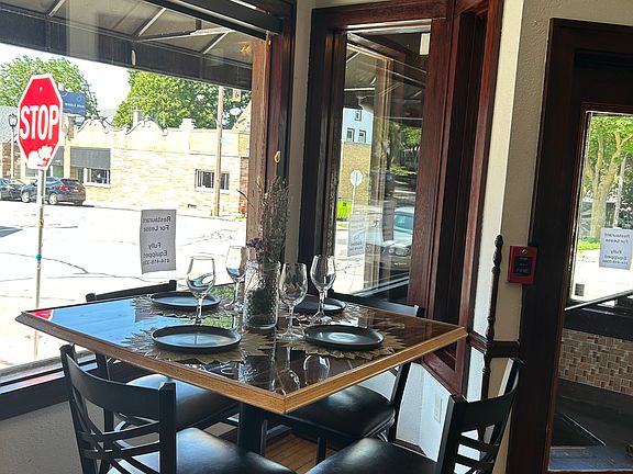 4th image of 3001 S Kinnickinnic Ave #1