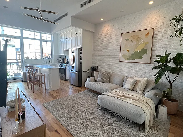 43 Meserole St #4B — Photo 1