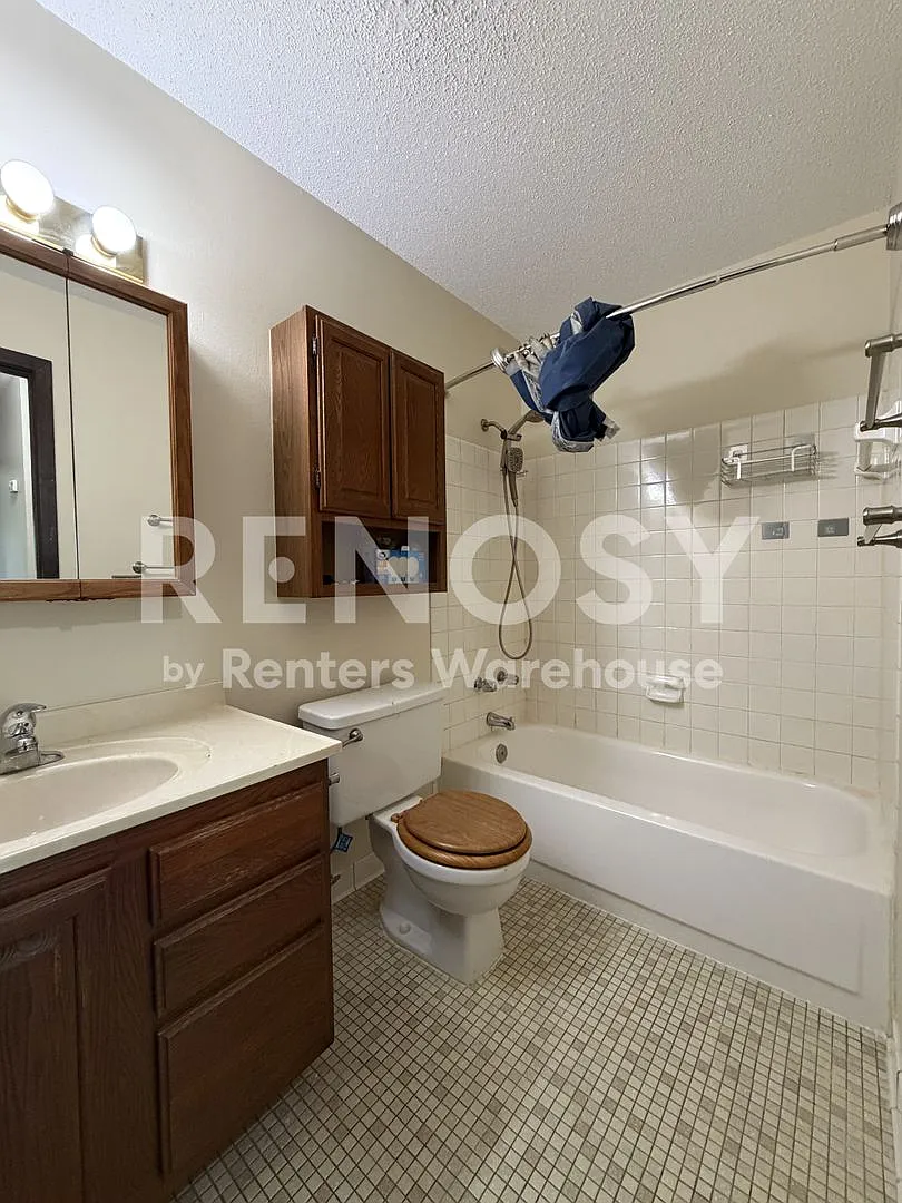 Available Now 2 Bedroom 1 Bath Condo in Fridley — Photo 3