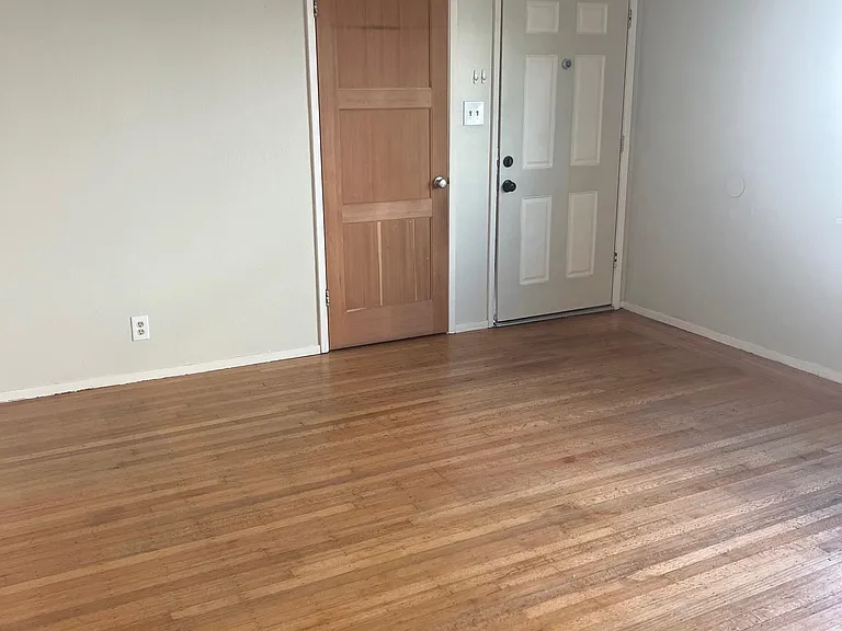 428 34th St — Photo 3