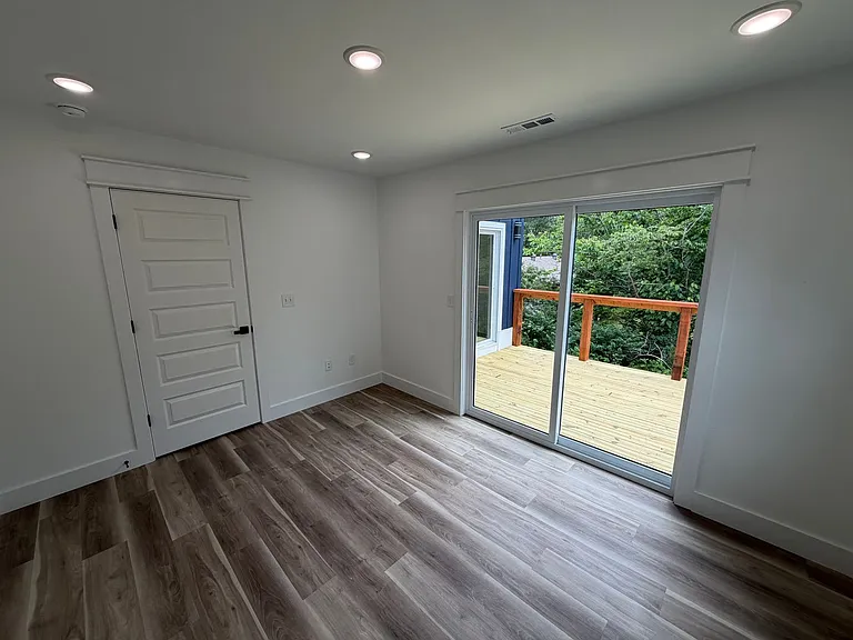 916 N Sang Ave #B — Photo 8