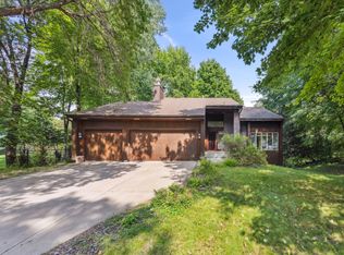 1800 Estates Trl, Burnsville, MN 55306