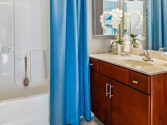 5th image of 909 S Clark St #1105