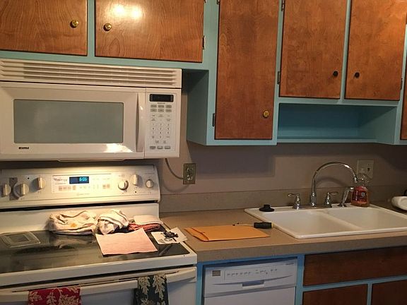 microwave & 5 burner stove