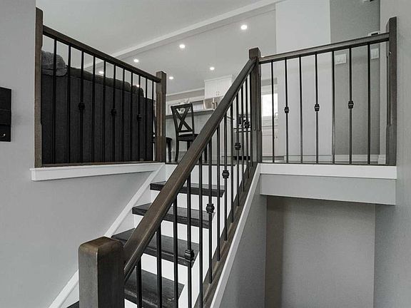 4th image of 525 NE Beacon Hill Dr