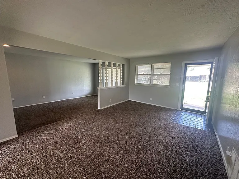 4844 Woodview Dr — Photo 10