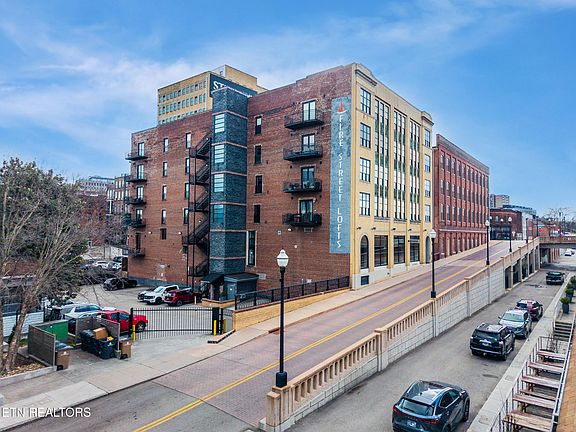 4th image of 220 W Jackson Ave APT 205
