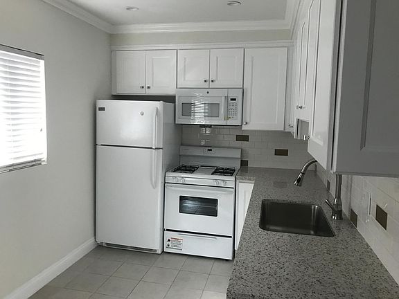 3rd image of 416 N Broadway #5