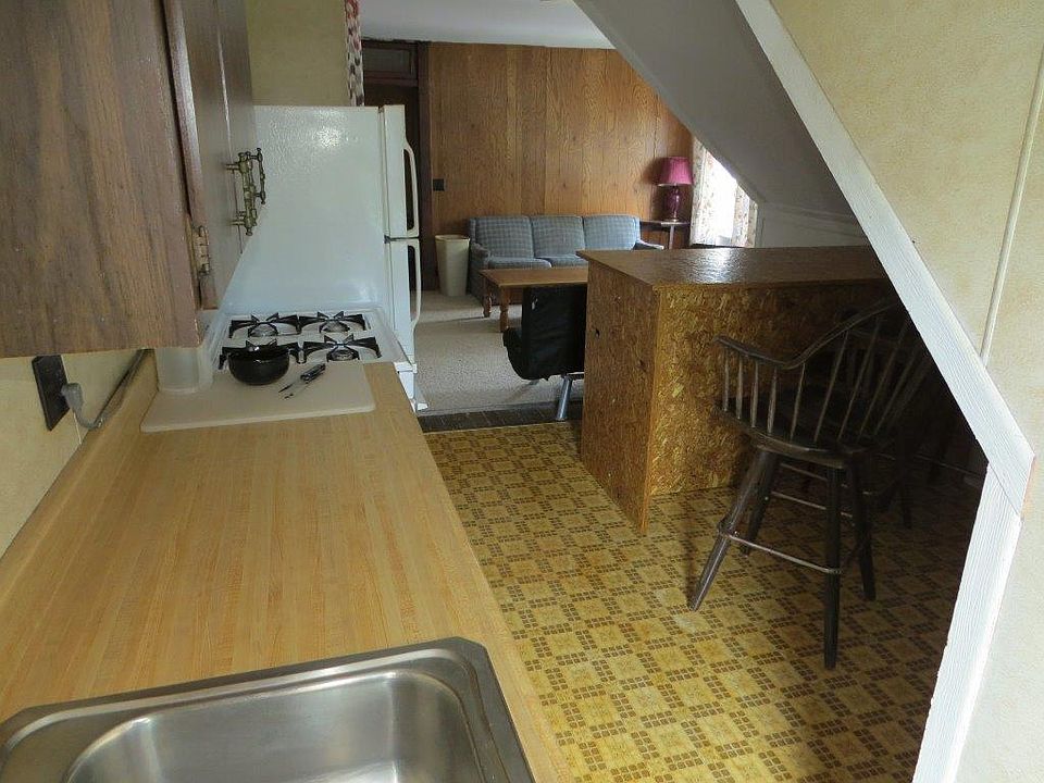 1st image of 133 W 9th Ave