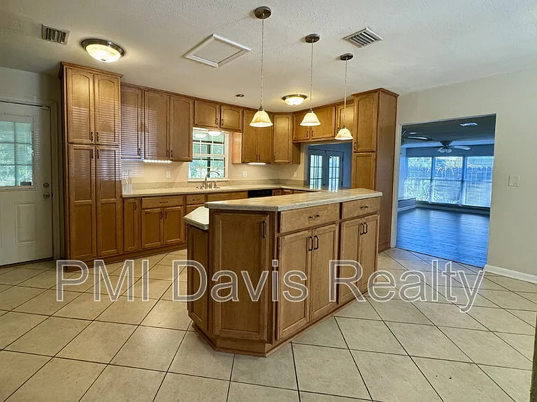 2543 Holly Point Rd W — Photo 6