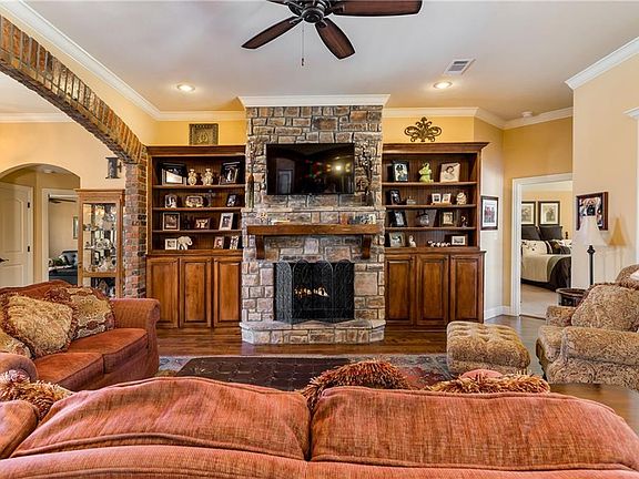 4th image of 2603 Parkway Ln