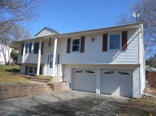 14 Mockingbird Ln, Poughkeepsie, NY 12601