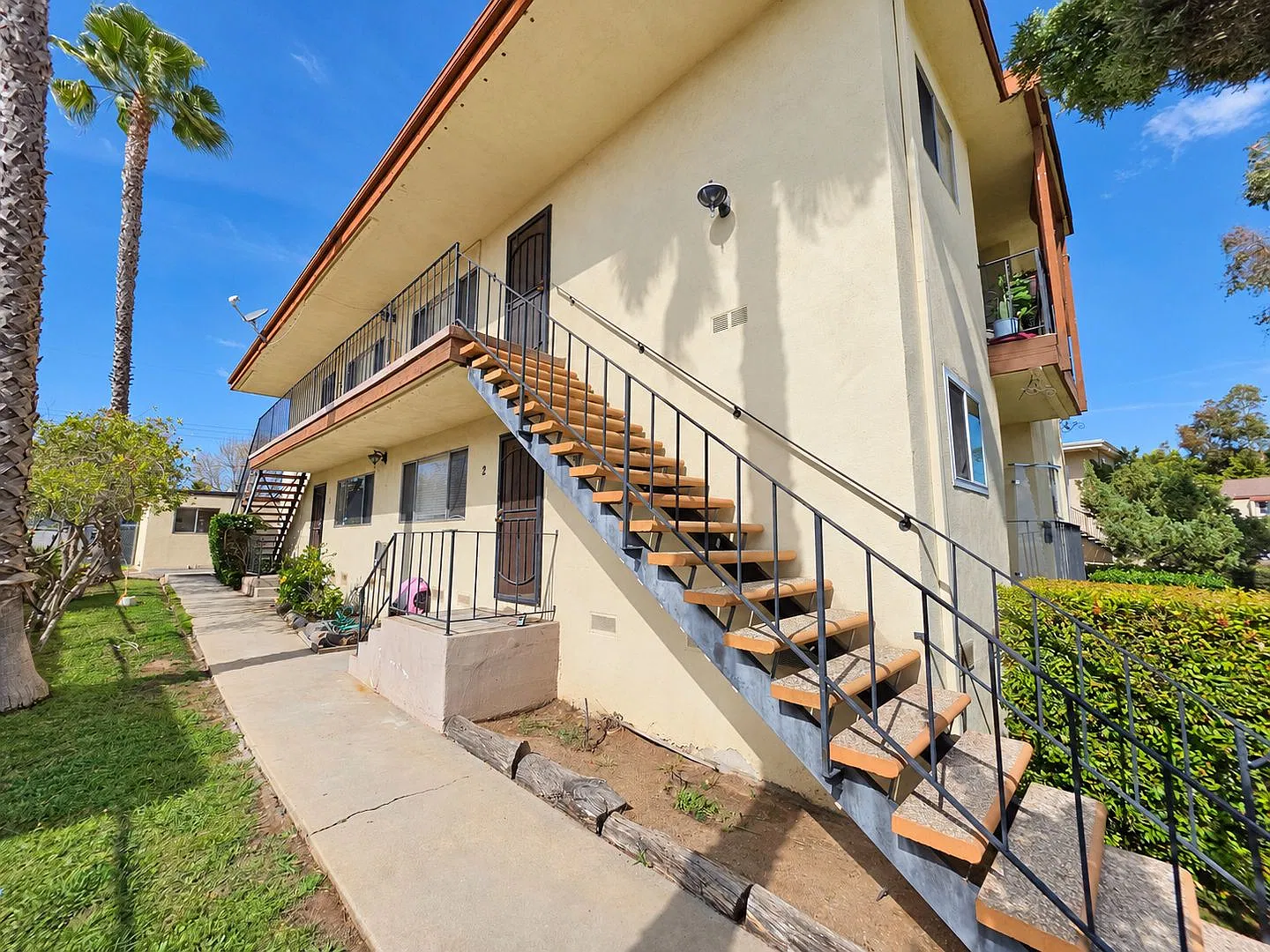 253 Alestar St — Photo 3