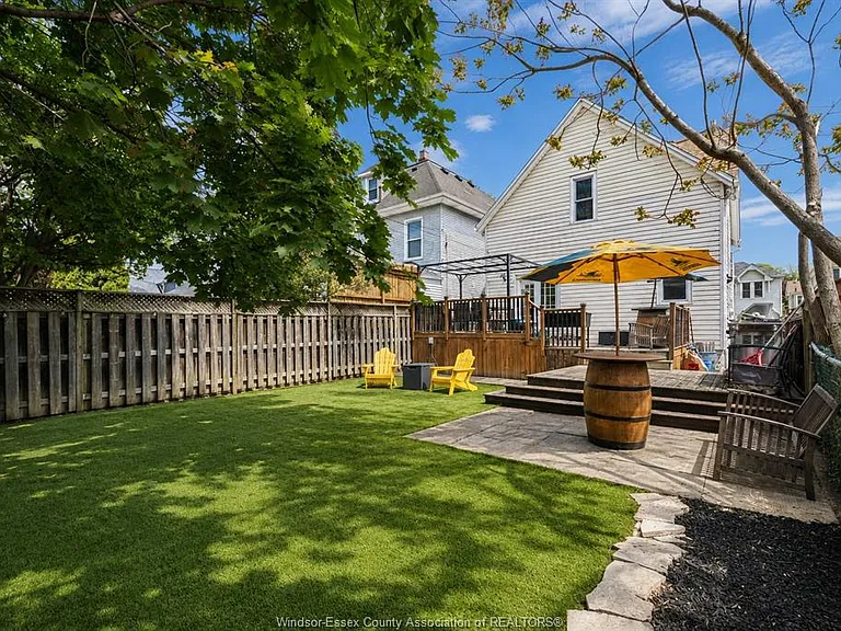 521 Windermere Rd — Photo 29