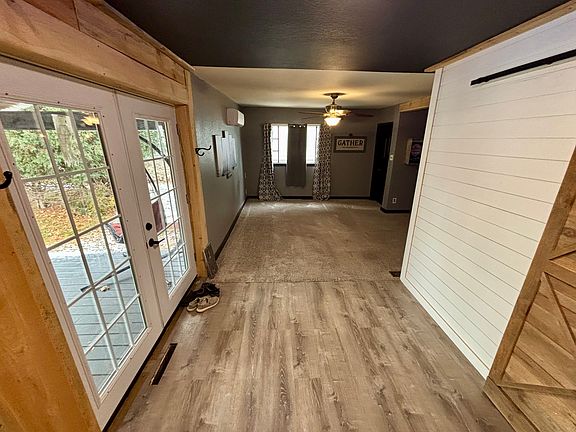 4th image of 204 E Main St