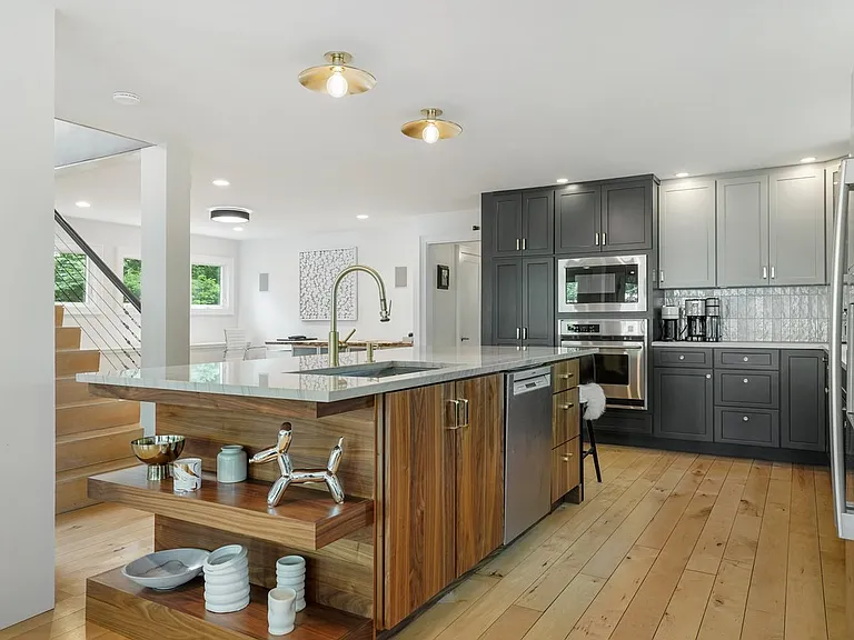 49 Beach Rd — Photo 20