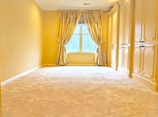 1302 Pointe Gate Dr, Livingston, NJ 07039