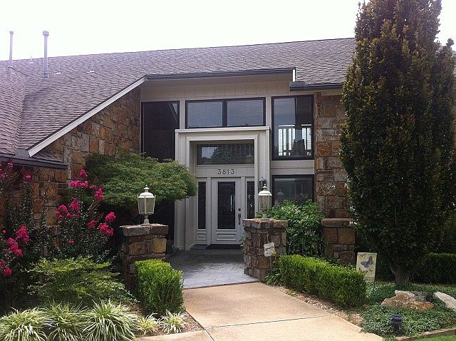 2 story lead glass front entry way