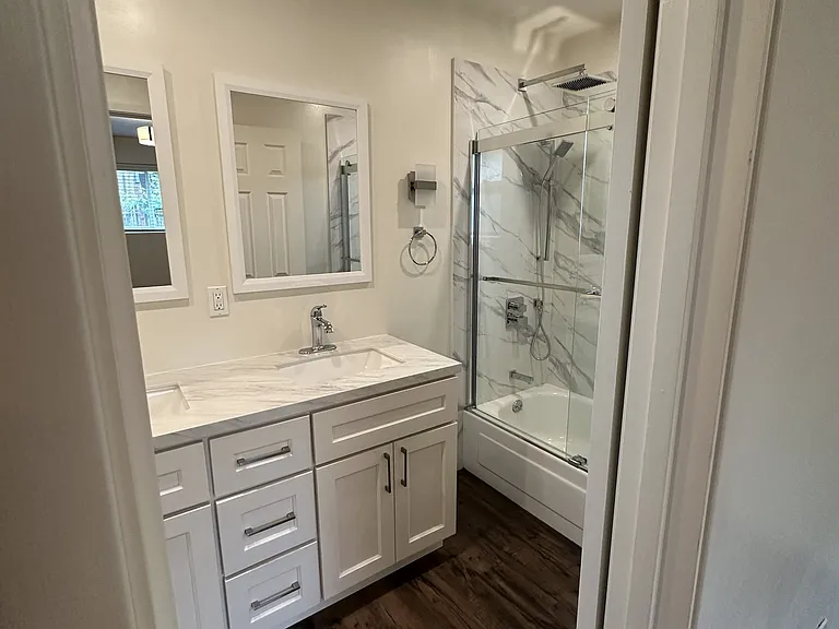 507 Bay St — Photo 12