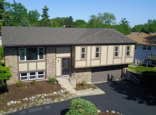 106 Camelot Way, Bolingbrook, IL 60440