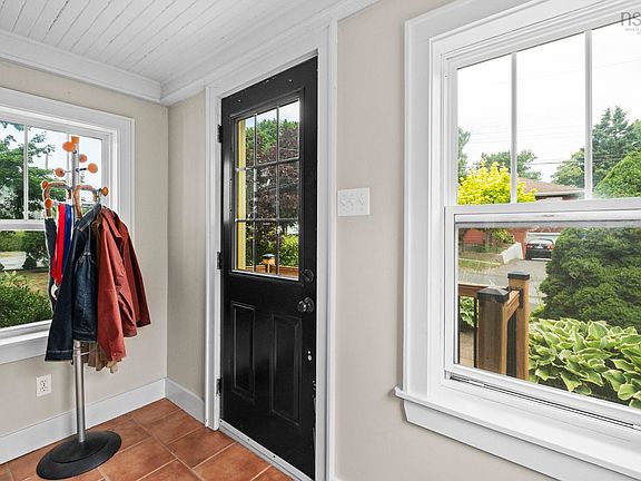 4th image of 16 Lawnwood Ave