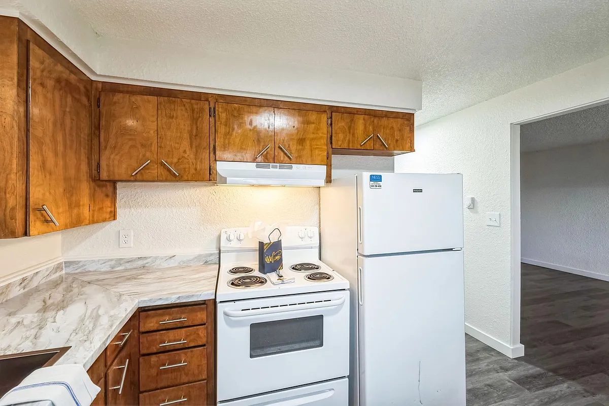 Building Photo - ONE MONTH FREE RENT