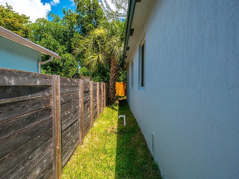 642 NW 15th Ave — Photo 15