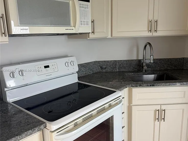 1021 Crystal Lake Dr #304 — Photo 5