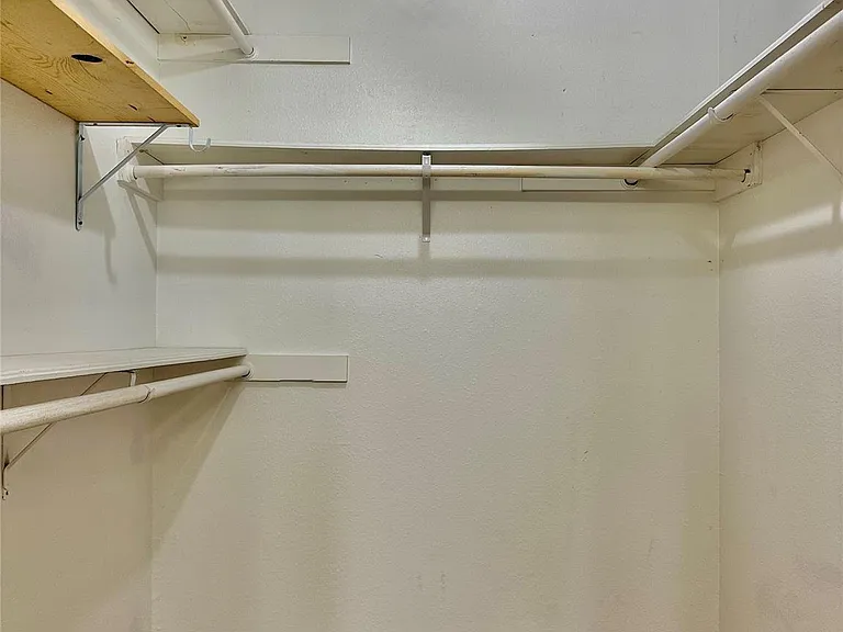 2414 Manila Ln — Photo 13