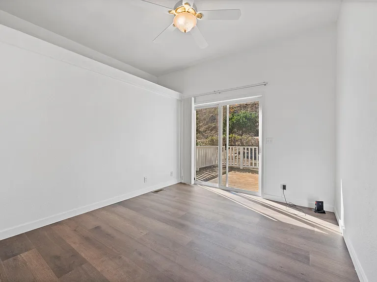 1057 E La Loma Ave — Photo 36