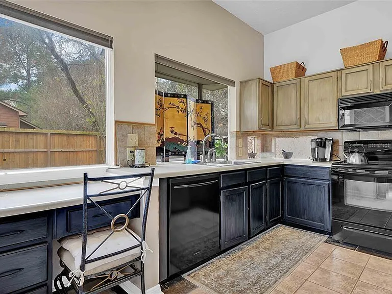 4114 Meadowgold Ln — Photo 2