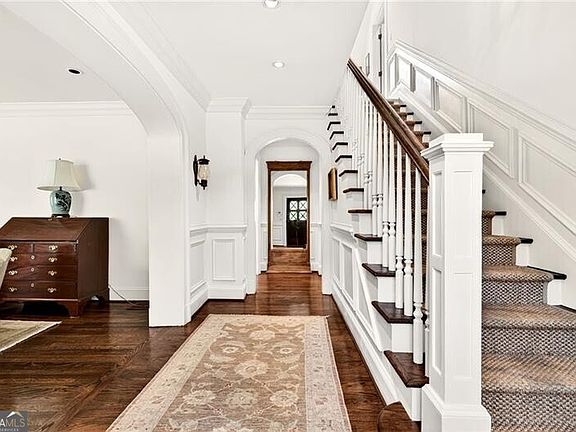 4th image of 3814 Vermont Rd NE