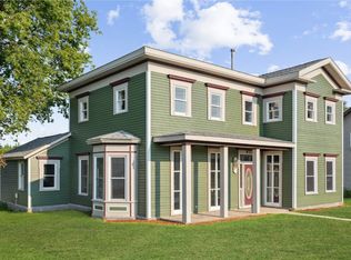 611 3rd Ave NE, Independence, IA 50644