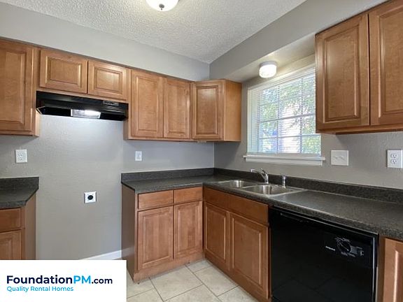 2nd image of 3762 Maple Leaf Cv