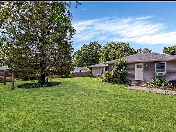 4th image of 899 Hawkins Ave
