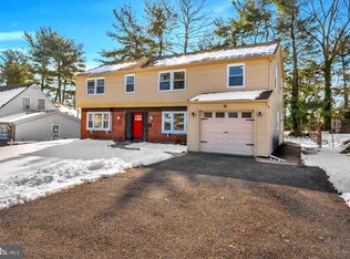 18 Hinsdale Ln, Willingboro, NJ