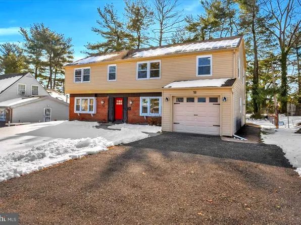 18 Hinsdale Ln, Willingboro, NJ 08046