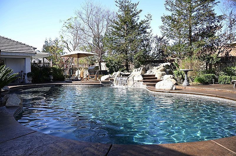 2nd image of 1407 Thornlake Dr