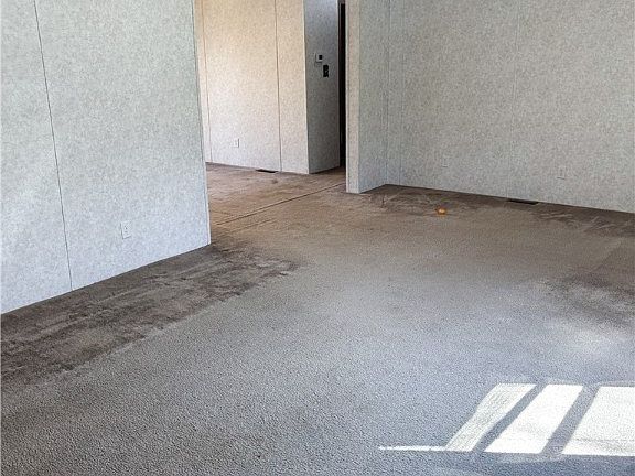 4th image of 10515 N 800th St