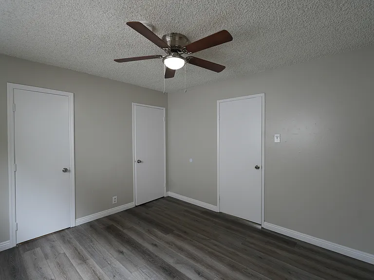 457 W Sepulveda St — Photo 19