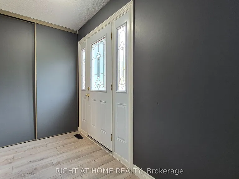 552 Grandview St S — Photo 3