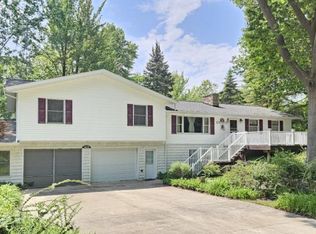 539 Cove Dr, Port Austin, MI 48467