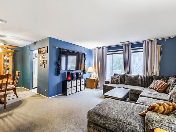 3rd image of 1059 Southbury Ln