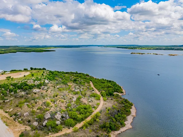 909 Clearwater Ct, Graford, TX 76449