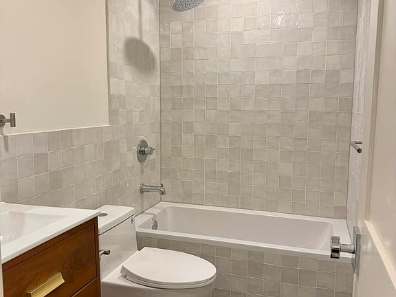 3rd image of 133 Madison St